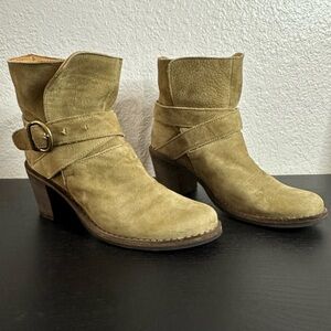 EUC Fiorentini + Baker ankle boots- size 7